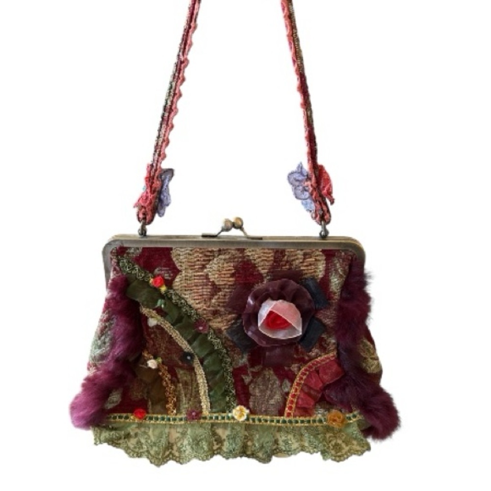 Boho Vintage Tapestry Kisslock Handbag with Faux Fur Trim & Floral Details
